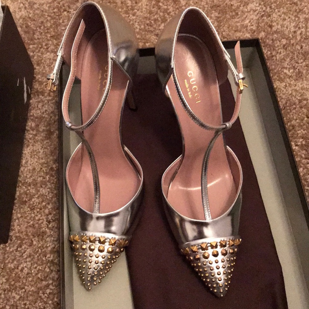 Never worn authentic gucci shoes